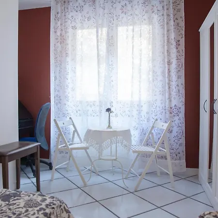 Poly's House Couette-café Torre Annunziata