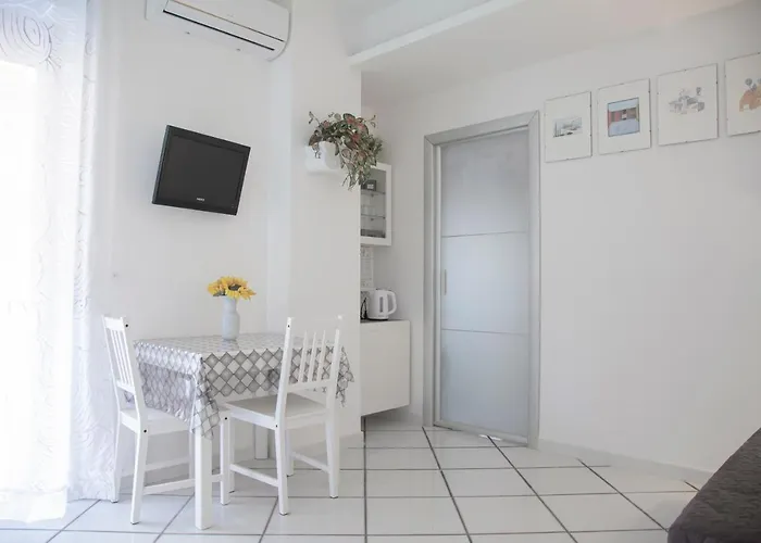 Poly's House Nocleg ze śniadaniem 4*