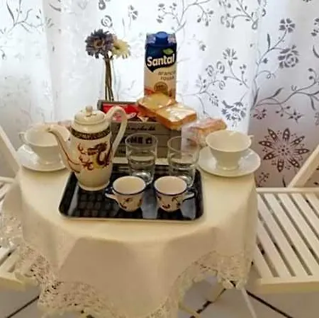 Poly's House 4*