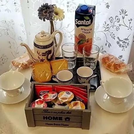 Poly's House 4*